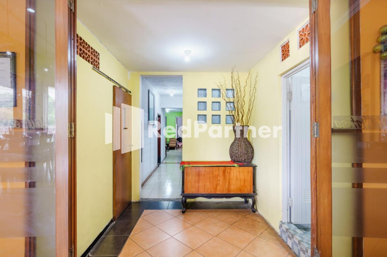 Nafisa Homestay Syariah Near Jatim Park 3 Batu Mitra Reddoorz Malang Exterior photo