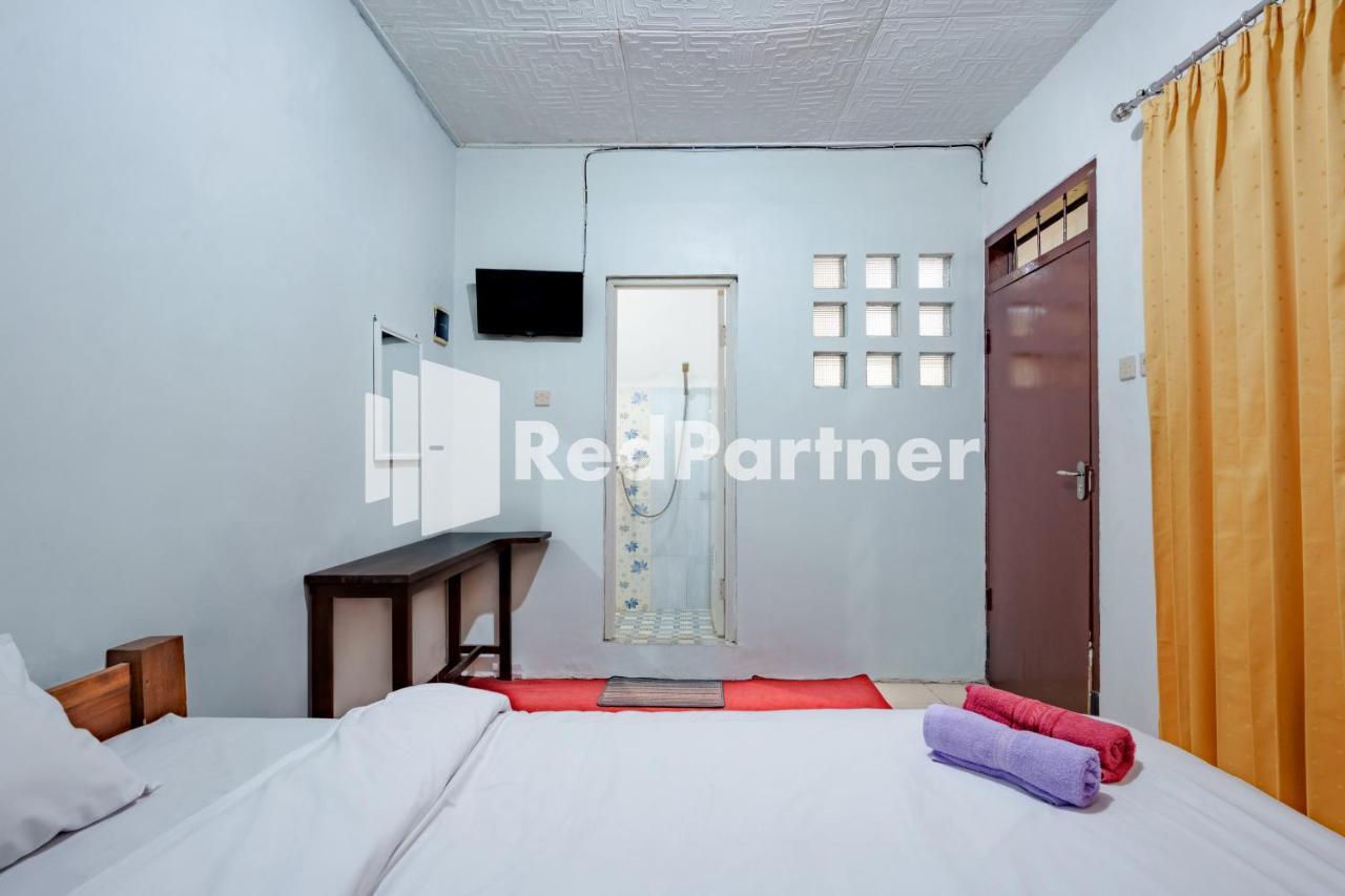 Nafisa Homestay Syariah Near Jatim Park 3 Batu Mitra Reddoorz Malang Exterior photo