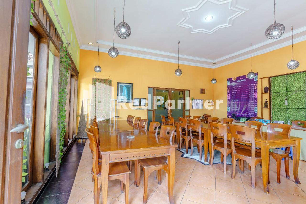 Nafisa Homestay Syariah Near Jatim Park 3 Batu Mitra Reddoorz Malang Exterior photo