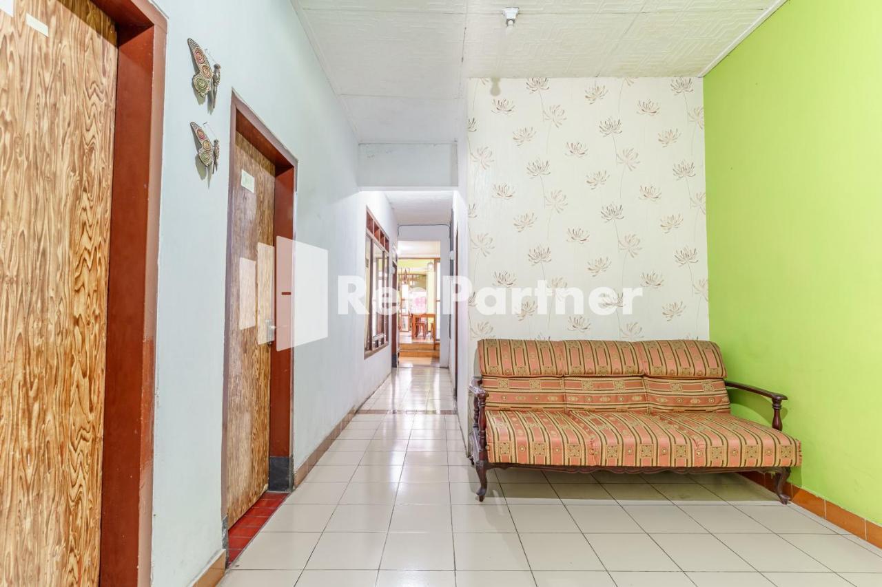 Nafisa Homestay Syariah Near Jatim Park 3 Batu Mitra Reddoorz Malang Exterior photo
