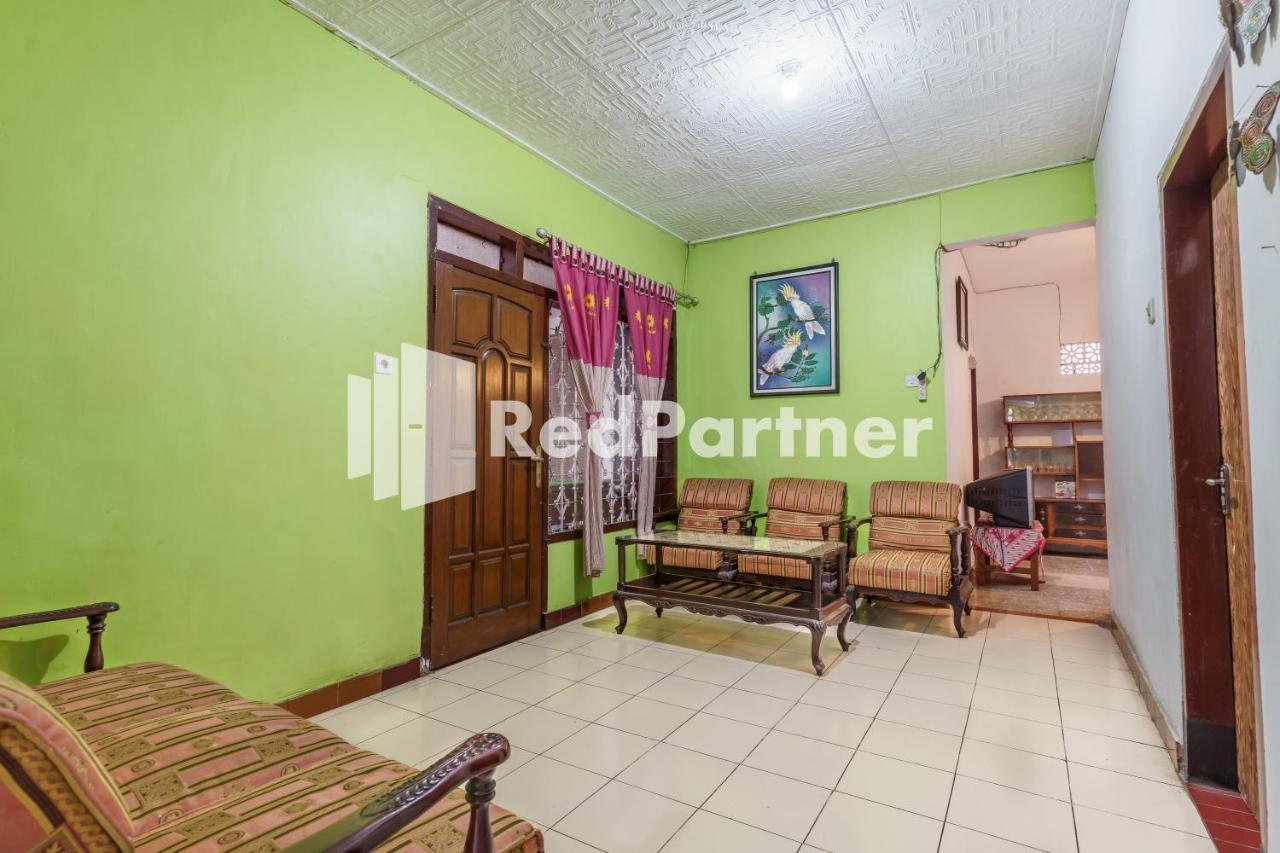 Nafisa Homestay Syariah Near Jatim Park 3 Batu Mitra Reddoorz Malang Exterior photo