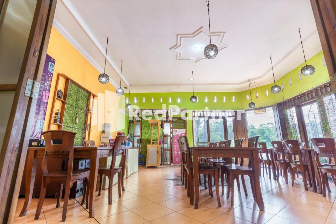 Nafisa Homestay Syariah Near Jatim Park 3 Batu Mitra Reddoorz Malang Exterior photo